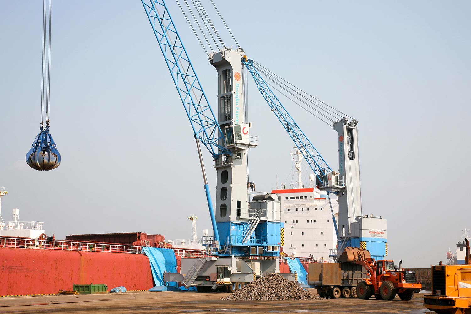 Naujas kombinuotos energijos mobilus uosto kranas Gottwald Model 4