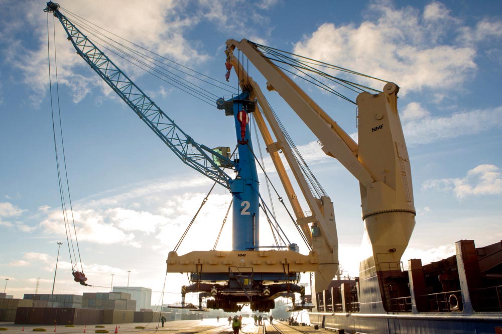 Naudotas mobilus uosto kranas Liebherr LHM400