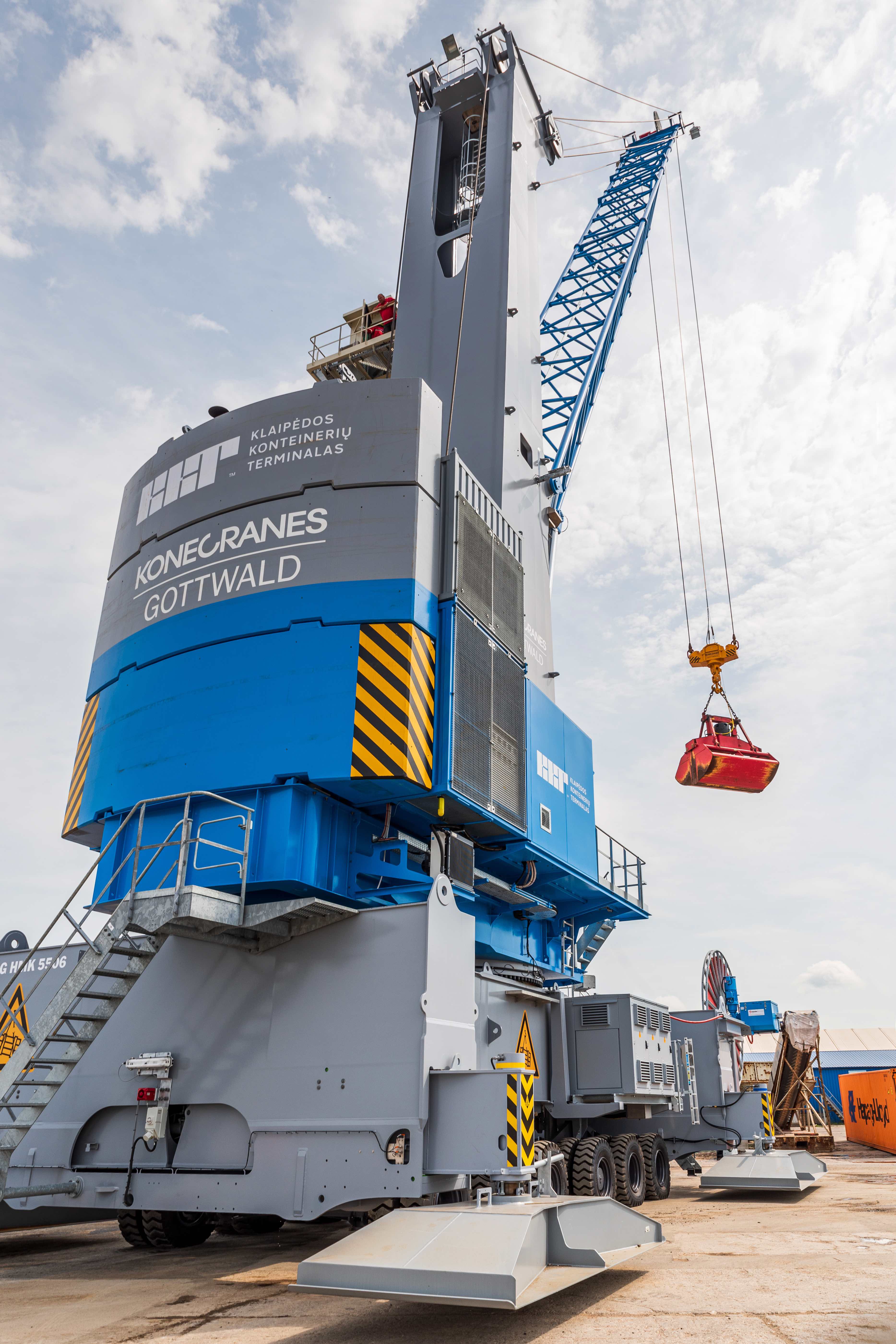 Klaipėdos konteinerių terminalui pristatyti Konecranes Gottwald MHC ir keturi RTG kranai